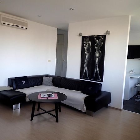 Marguerite Apartment - Parking Including Bratislava Bagian luar foto