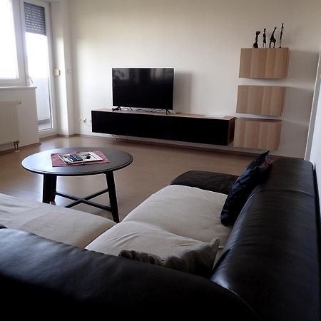 Marguerite Apartment - Parking Including Bratislava Bagian luar foto