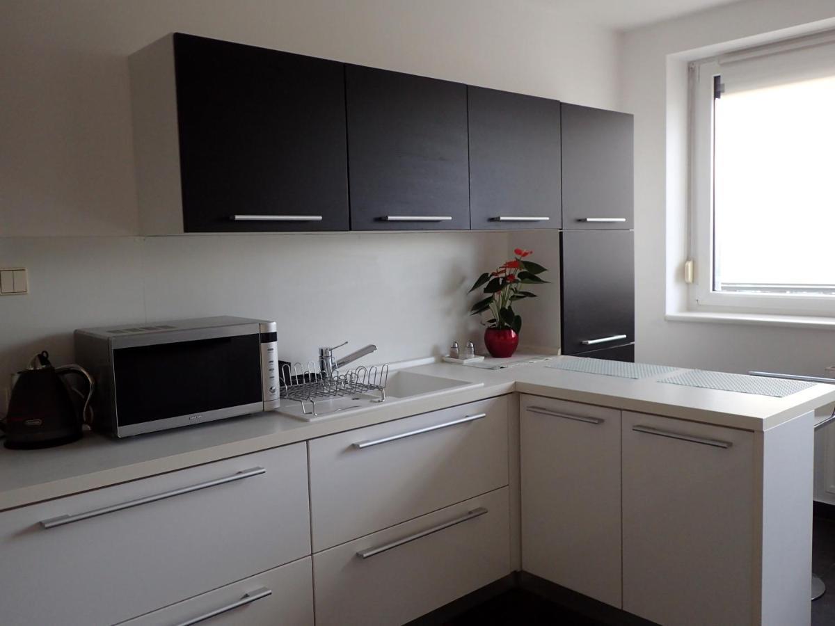 Marguerite Apartment - Parking Including Bratislava Bagian luar foto